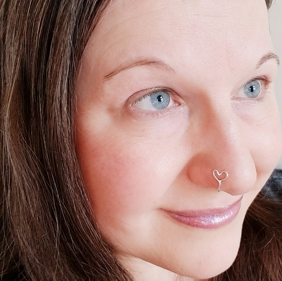 Adjustable Heart Shaped Fake Nose Cuff - Picture 3 of 3